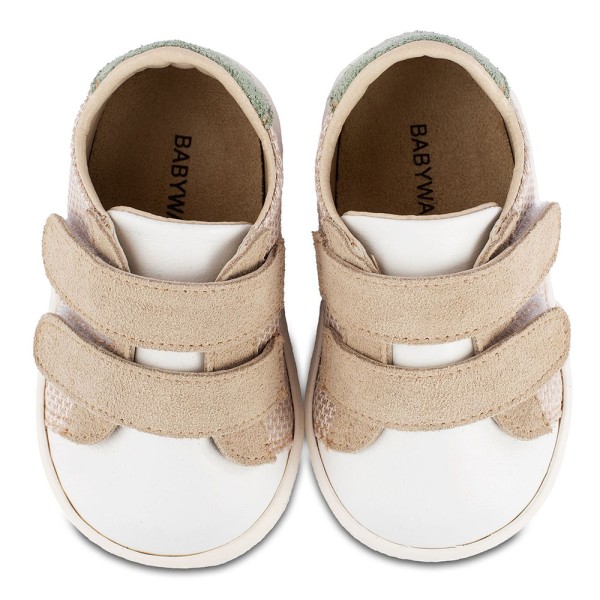 Βαπτιστικό δερμάτινο sneaker με διπλή μπαρέτα χρατς λευκό-μπεζ-μέντα για αγόρια PRI2104 Babywalker