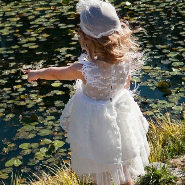 Βαπτιστικό φόρεμα από ιδιαίτερο αραχνοΰφαντο ύφασμα μαζί με ένα χειροποίητο λουλούδι Baby Bloom 121.105
