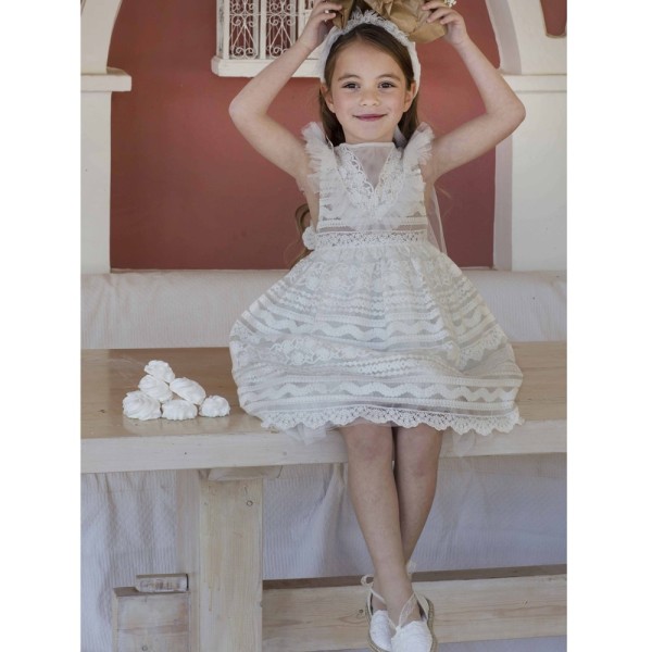 Βαπτιστικό φόρεμα ένα «μικρό νυφικό», σχεδιασμένο με απλικέ δανδέλα Baby Bloom 122.118
