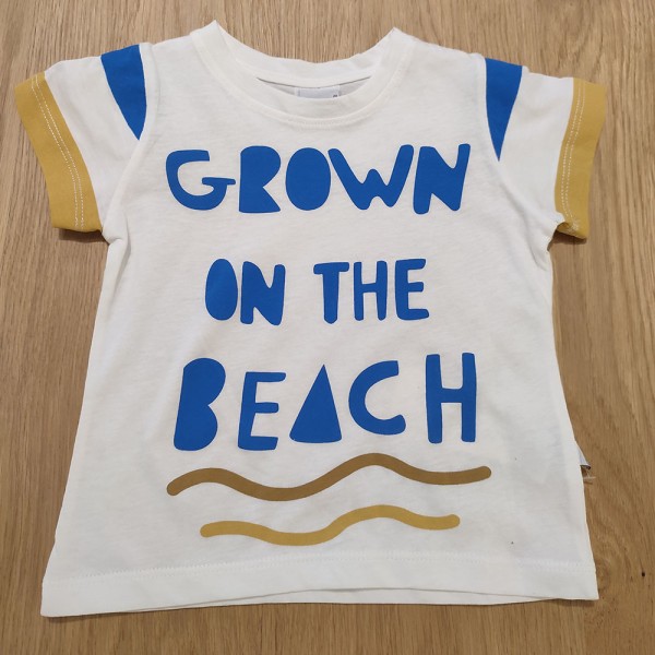 Παιδικό σετ t-shirt σορτς grown on the beach λευκό-μουσταρδί-μπλε για αγόρια (2-5 ετών)